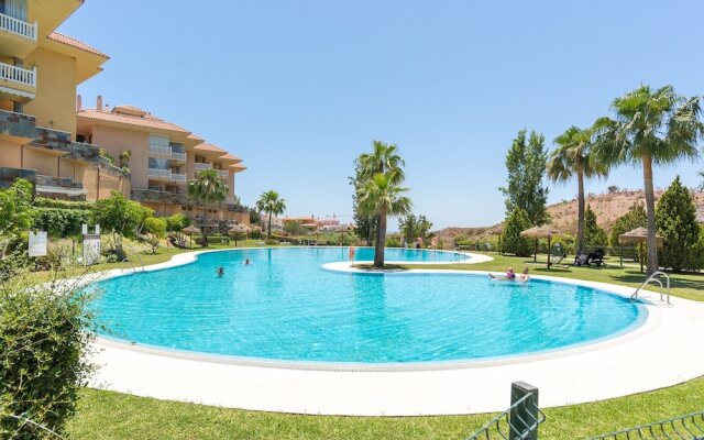 Malagasuite Higueron Beach And Pool Apartment