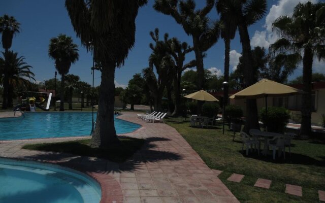 Hotel Las Palmas Midway Inn