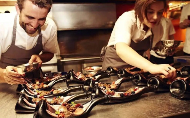 Large 3BR Apt Near Crown, Sleeps 10, Free Parking