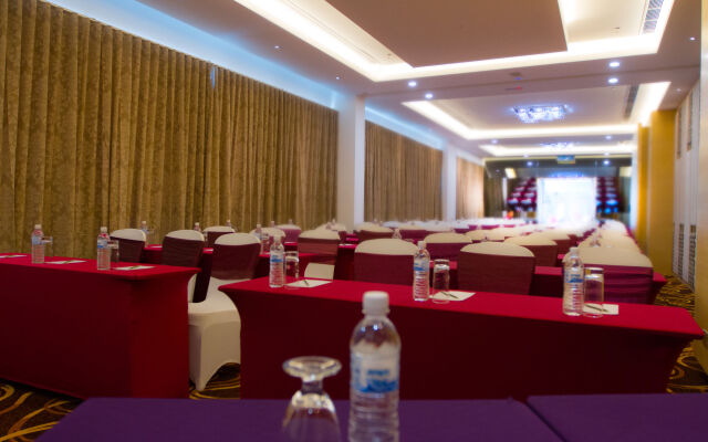 Greens Hotel & Suites