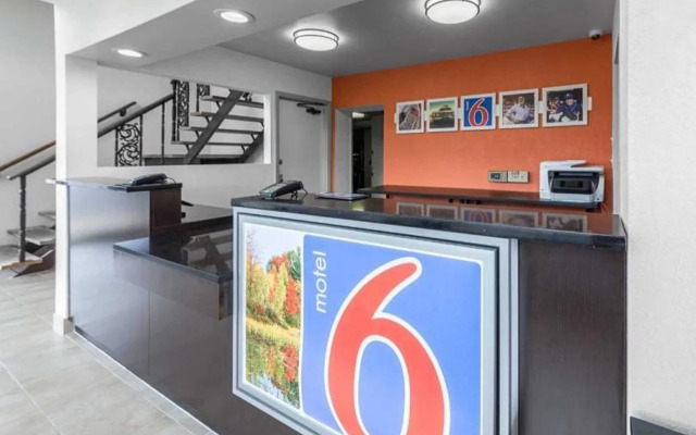 Motel 6 Warminster, PA