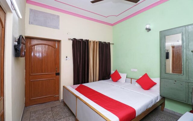 OYO 18682 Hotel Roshan