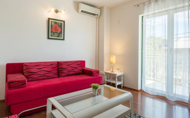 Awesome Home in Podstrana with Hot Tub, WiFi & 2 Bedrooms