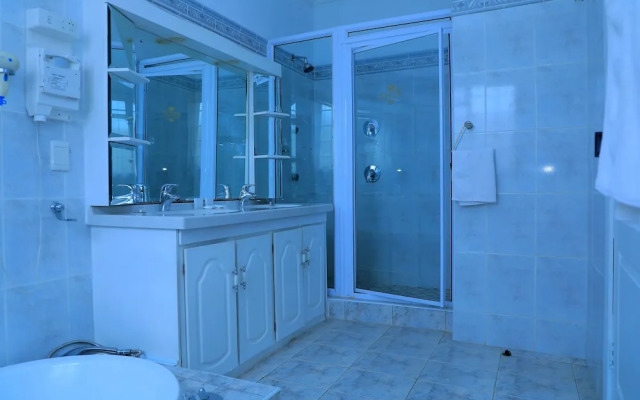 Kings Tide Boutique Hotel