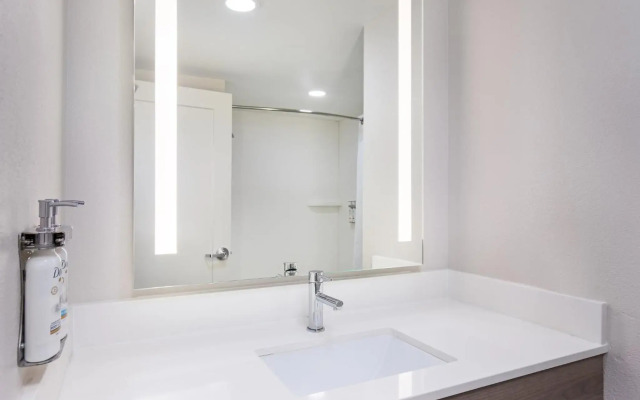 Holiday Inn Express Hurricane by IHG