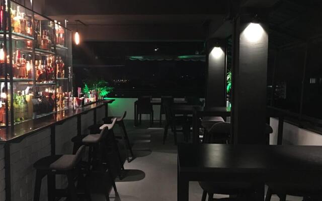 Yama Hotel & Rooftop Bar