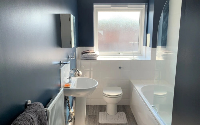 Toothbrush Apartments - 2 Bed 1 Bath Apt