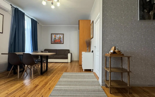 Taunhaus s saunoj v centre u nabereznoj