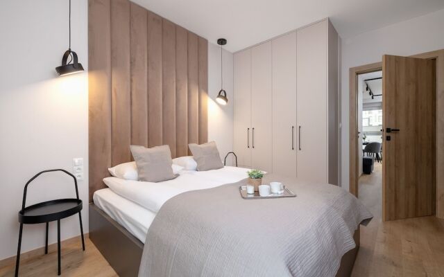 Bright Apartment Kraków by Renters