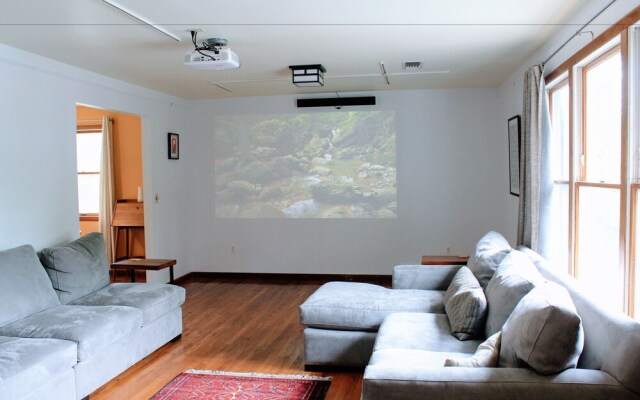 4Br House with Sauna Room and Pool