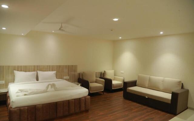 Grand Manor Suites