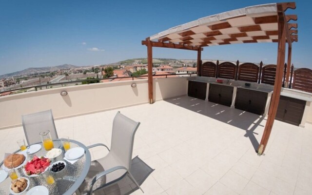 Private Roof Top Terrace Overlooking Pool in Pyla