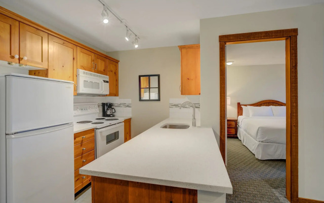Blackcomb Springs Suites by CLIQUE