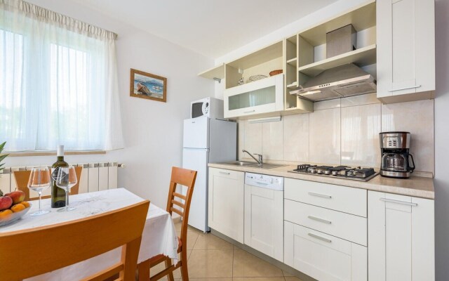 Awesome Home in Basanija With Wifi and 2 Bedrooms