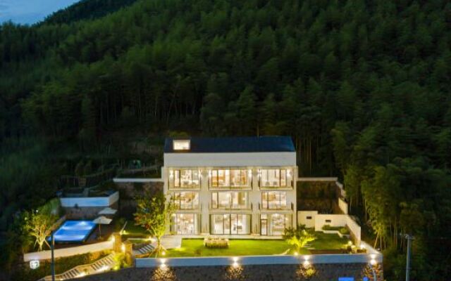 YUNXI Designer Hot Spring Homestay
