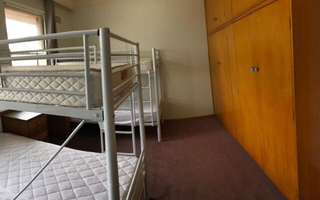 Young Budget Accommodation - Hostel