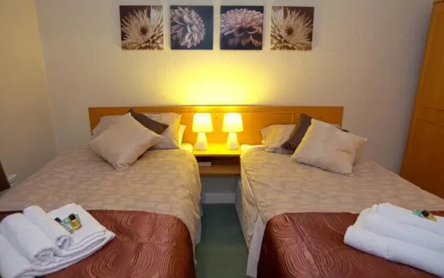 Cambridge Hotel