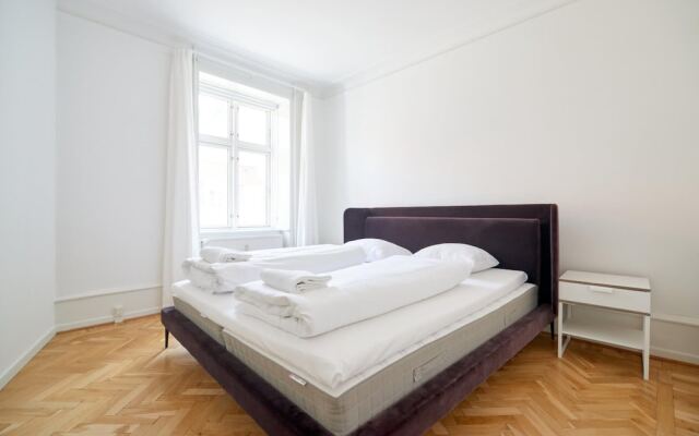 140sqm Beautiful Apartment Heart of CPH