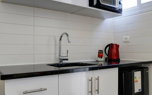 Geula Suites