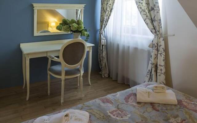 Villa Estera - Hotel & Restauracja