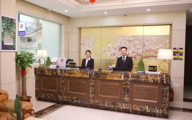 Royal Mansions Resort