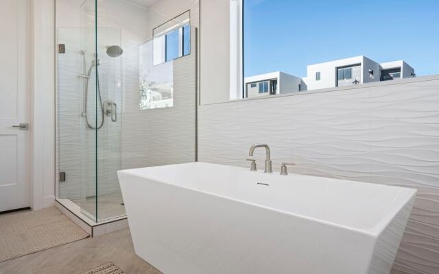 Hello Sunshine 6 Bedroom Home