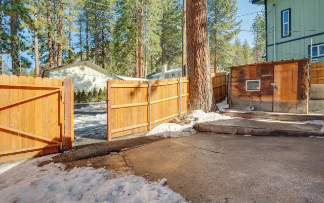 Walk to Beach: Dog-friendly Cabin in Glenbrook!