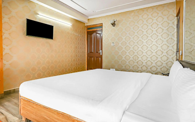 Collection O 83430 Hotel Sanjauli Inn