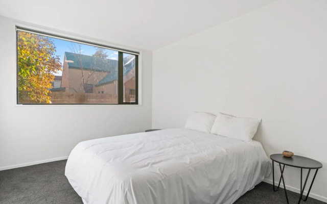 Mountain Escape - Cromwell Downstairs Holiday Apartment