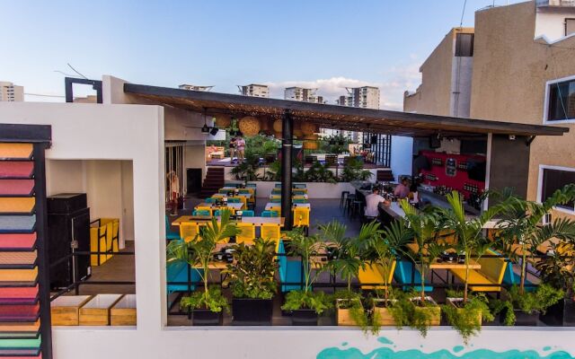 Nomads Hotel, Hostel & Rooftop Pool