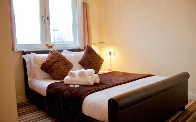 2 Bedroom Leith Apartment