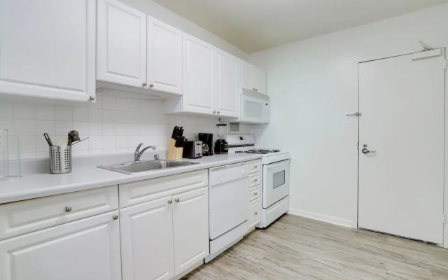 Exclusive Condo with Gym in Crystal City