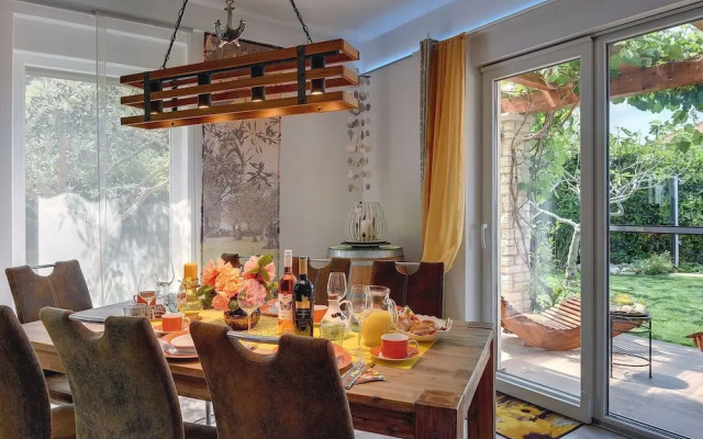 Villa in Novigrad With Pool Near Beach