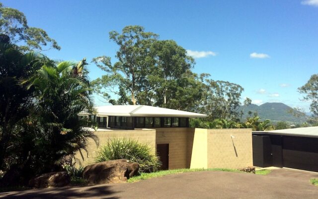 Phoenix Eumundi Bed & Breakfast