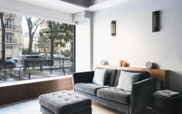Modern Family Apartment Next To The Eiffel Tower
