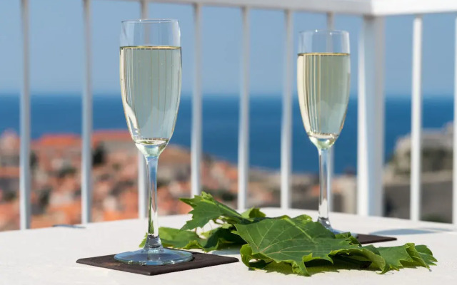 Toni & Vito's Suites