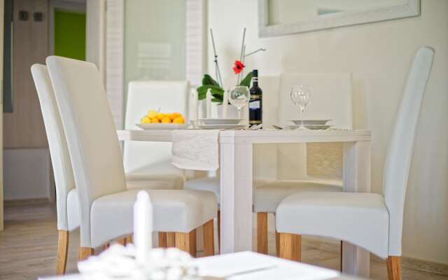 Apartment Hennion / Two Bedrooms A1 Leona