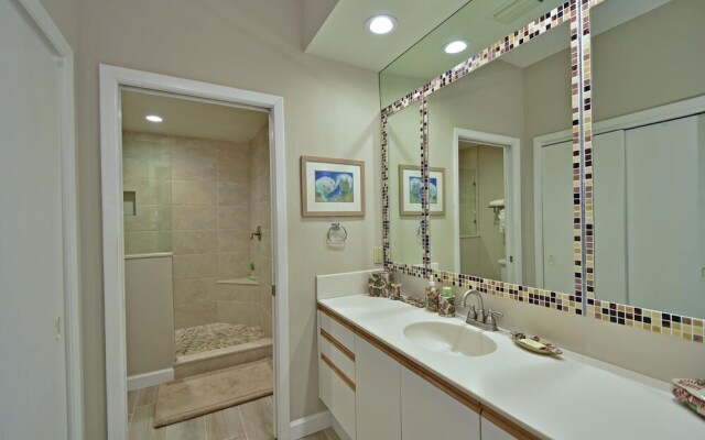 Harbor Villa Club 205