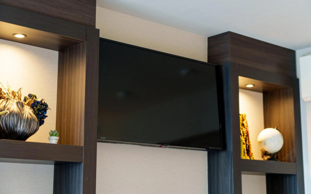 Nipponbashi Crystal Hotel