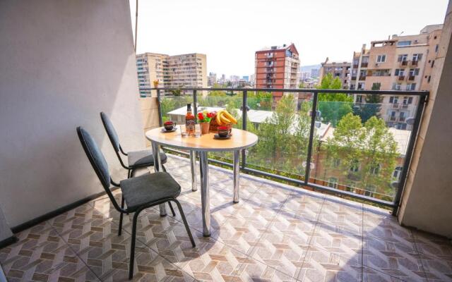 Happy Hub Apartment