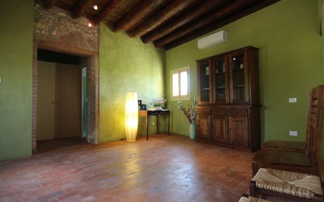 Renovated, Spacious and Cosy Countryside House. Wi-fi, Garden and Swimming Pool
