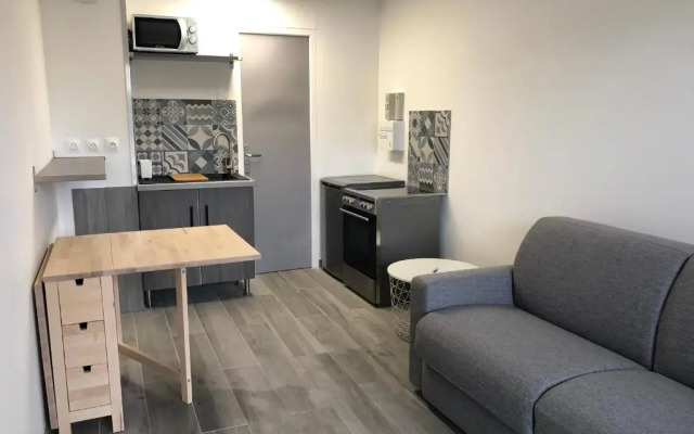 Studio à 50 m de la mer avec parking privatif