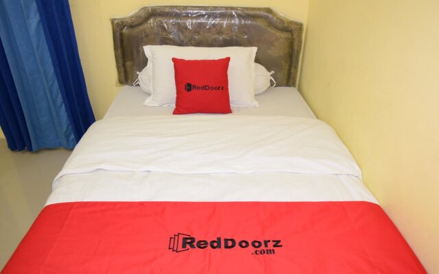 Kostel Arya Putri by RedDoorz