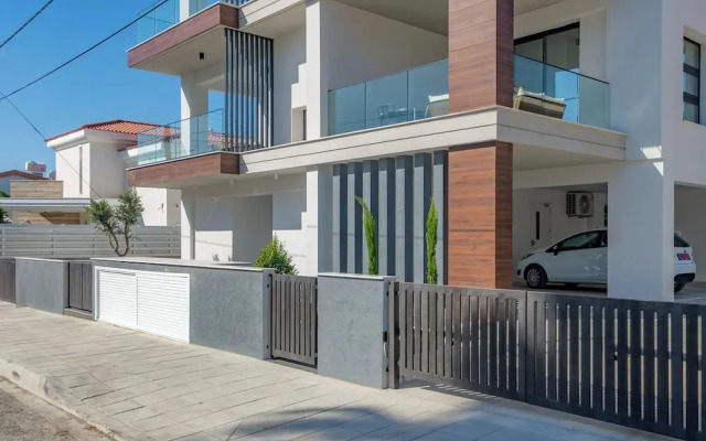 Sanders Evolution 2 Sweet 2 Bedroom Apartment With Balcony