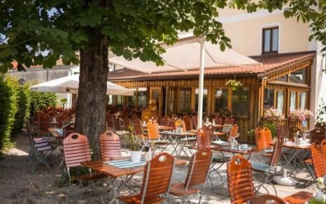 Alter Wirt Putzbrunn Hotel & Pension