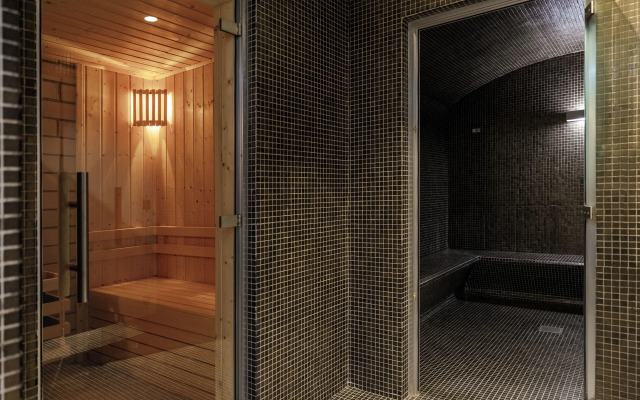 Cenica Porto Hotel, Curio Collection by Hilton
