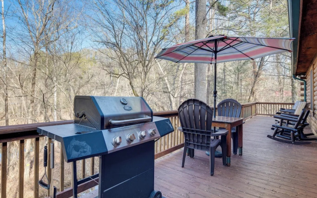 Pet-friendly Cabin w/ Loft: 5 Mi to Lake Lure!