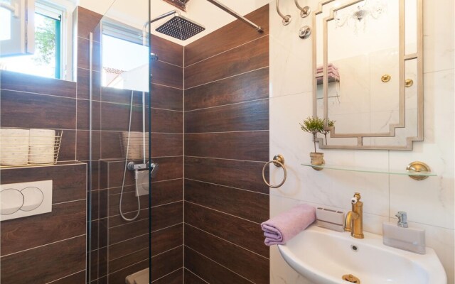 Amazing Home in Milna With Wifi and 6 Bedrooms