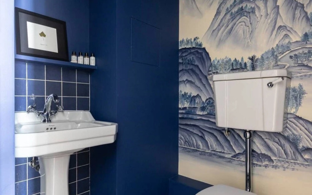 Spring Gardens by Onefinestay