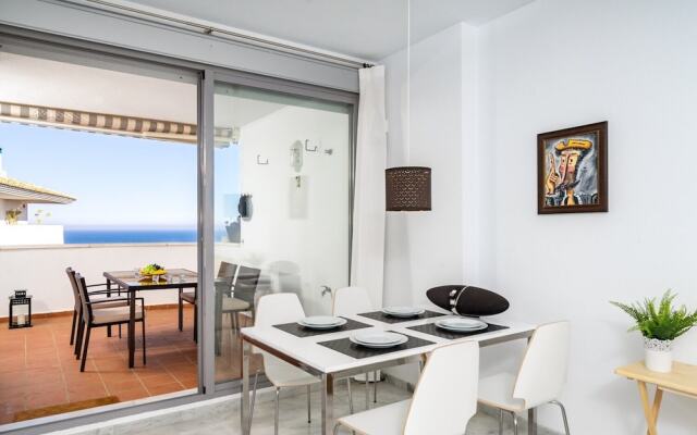 2BR  Apartment with Sea View, Gym and Pool Ref 129